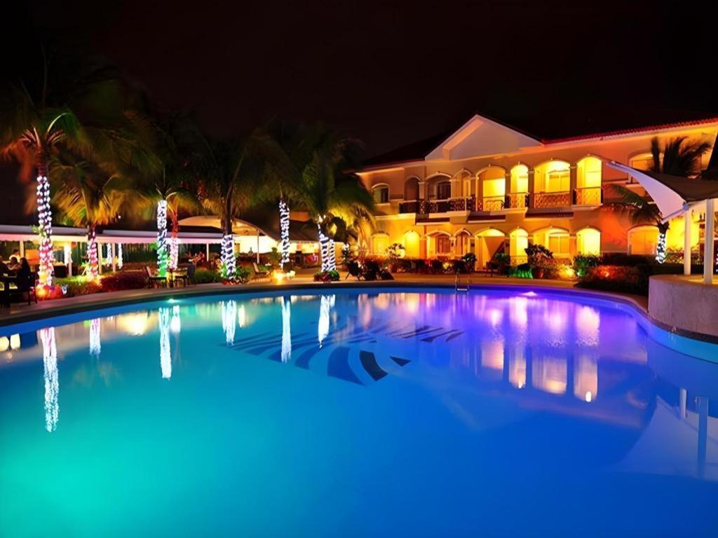 มูนเบย์ มาริน่า เดอะ วิลลาส Hotel โอลองกาโป ภายนอก รูปภาพ