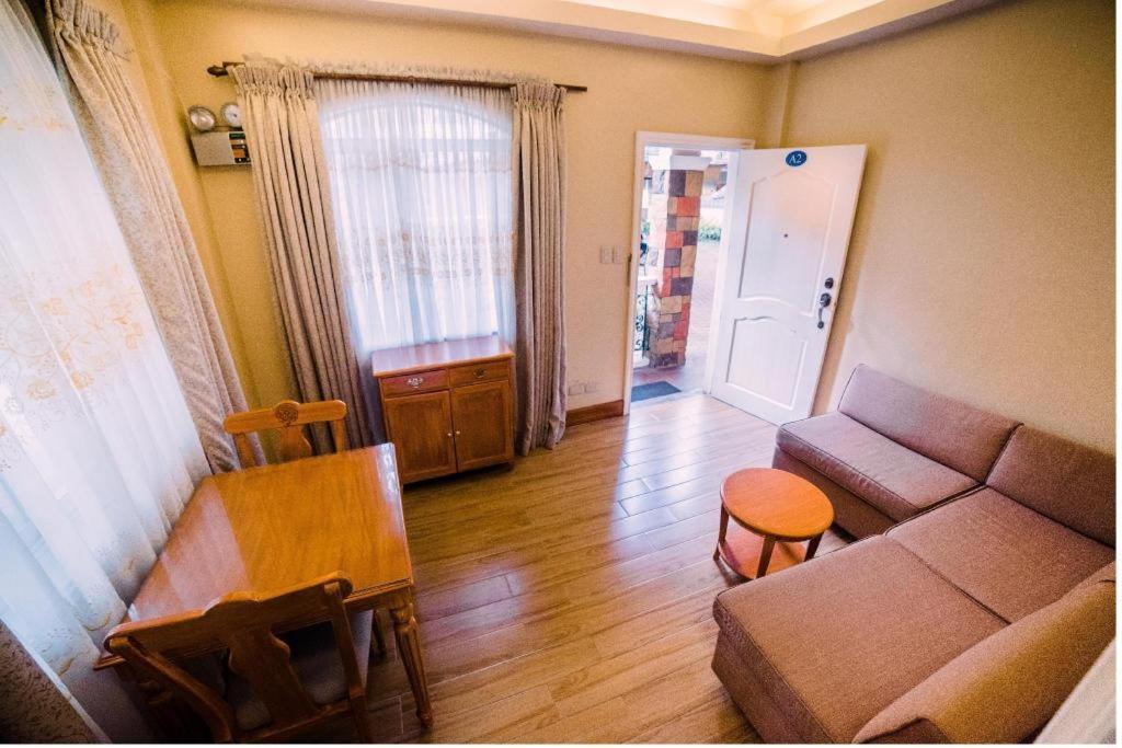 มูนเบย์ มาริน่า เดอะ วิลลาส Hotel โอลองกาโป ภายนอก รูปภาพ