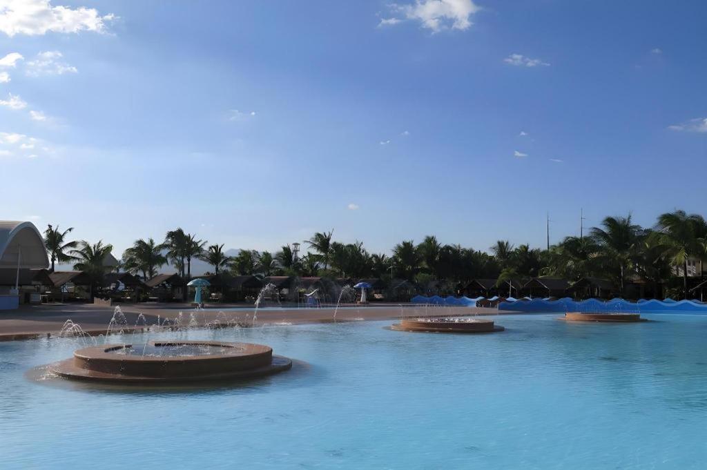 มูนเบย์ มาริน่า เดอะ วิลลาส Hotel โอลองกาโป ภายนอก รูปภาพ