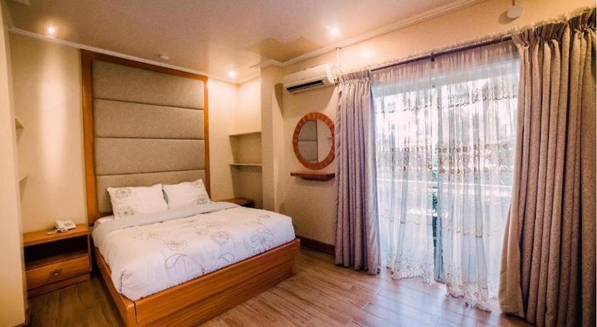 มูนเบย์ มาริน่า เดอะ วิลลาส Hotel โอลองกาโป ภายนอก รูปภาพ