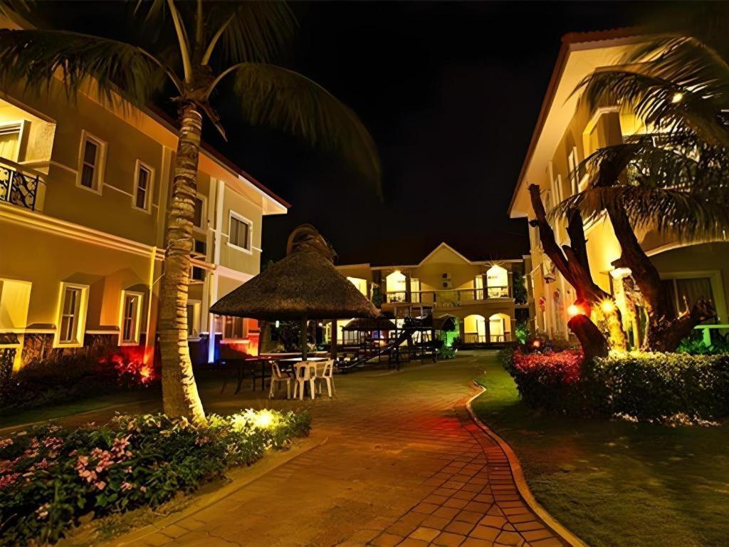 มูนเบย์ มาริน่า เดอะ วิลลาส Hotel โอลองกาโป ภายนอก รูปภาพ