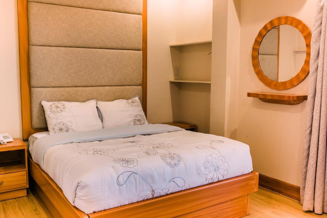 มูนเบย์ มาริน่า เดอะ วิลลาส Hotel โอลองกาโป ภายนอก รูปภาพ